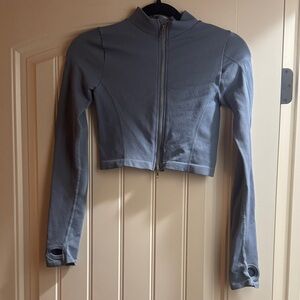 Boutique Cropped Stretchy Sports Zip-Front Long Sleeve Top - Dusty Blue